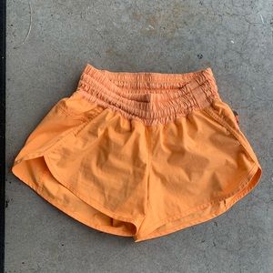 COPY - Lululemon tracker shorts 4inch